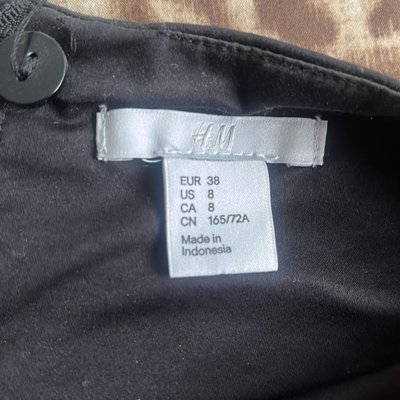 H & M black skirt - Picture 3 of 3